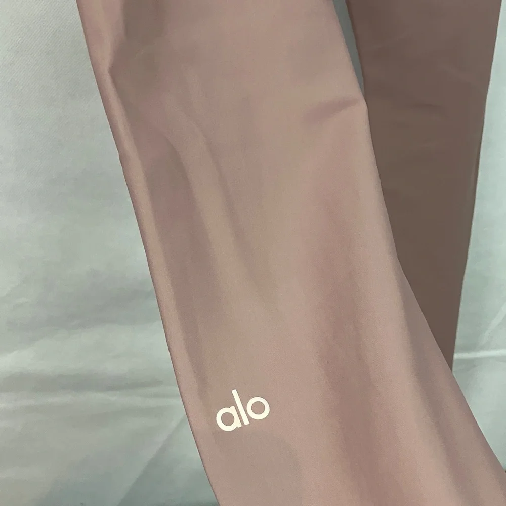 ALO Women’s Size M Warrior Cut Pink High-Waisted Leggings Sporty Gym Yoga Pants